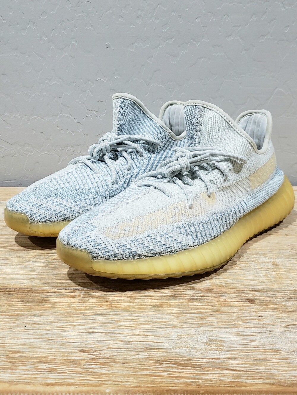 ADIDAS Men's Yeezy Boost 350 V2 Cloud White Knit Sneakers (11) Lt Blue/Ivory/Gum